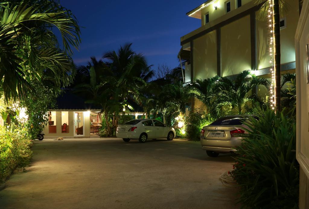 Naka Resort Kamala Beach Extérieur photo