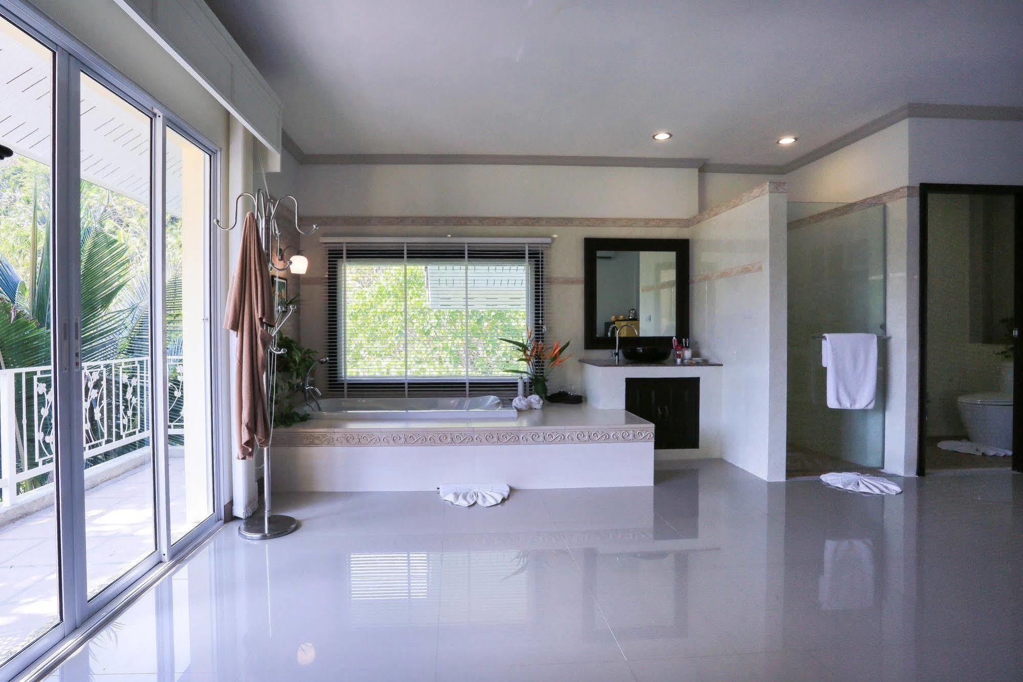 Naka Resort Kamala Beach Extérieur photo