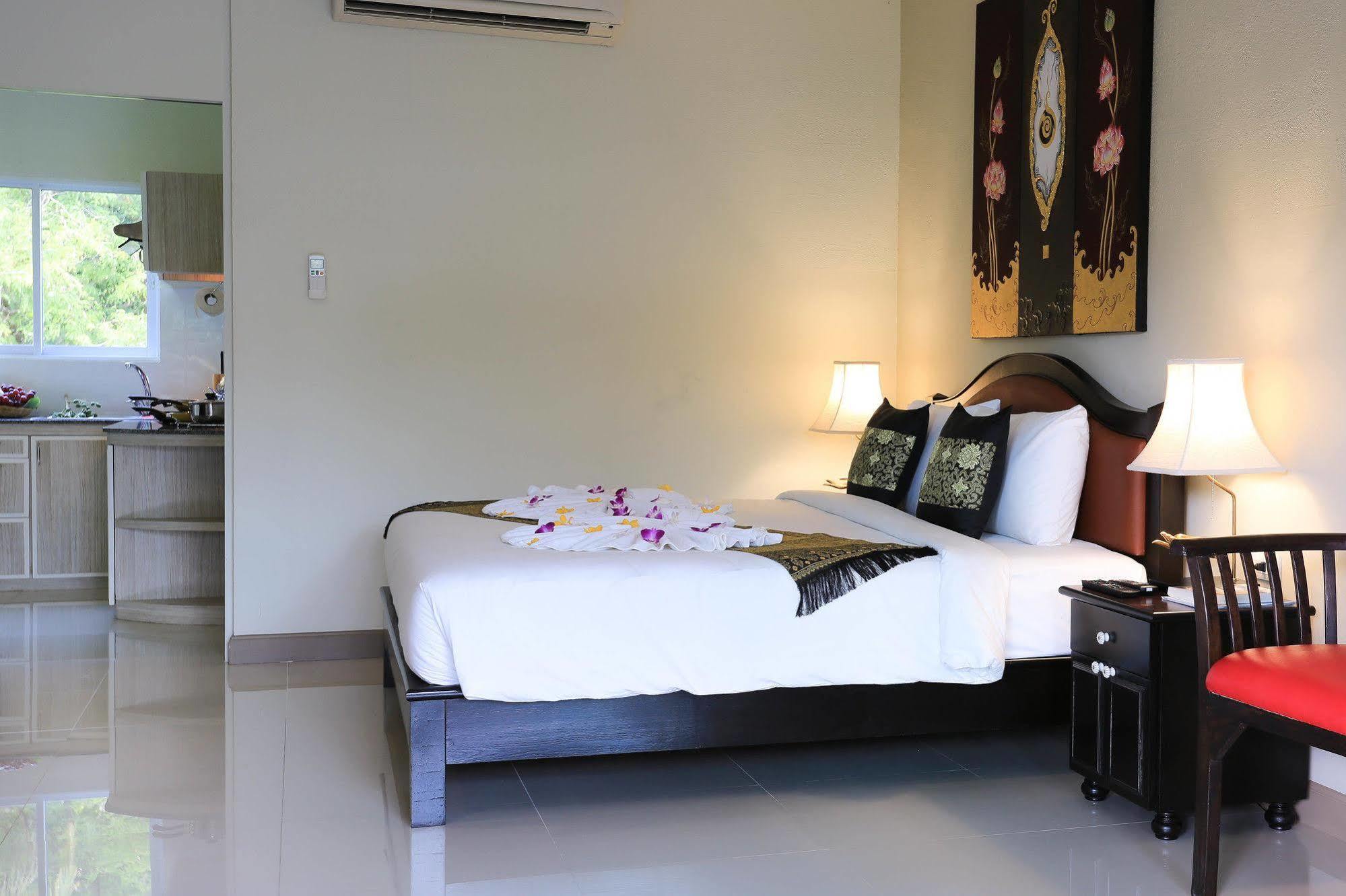 Naka Resort Kamala Beach Extérieur photo